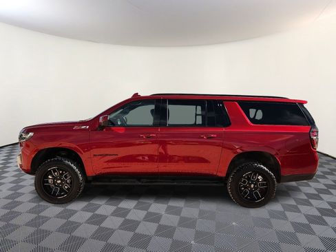 Used 2023 Chevrolet Suburban Z71 image 2