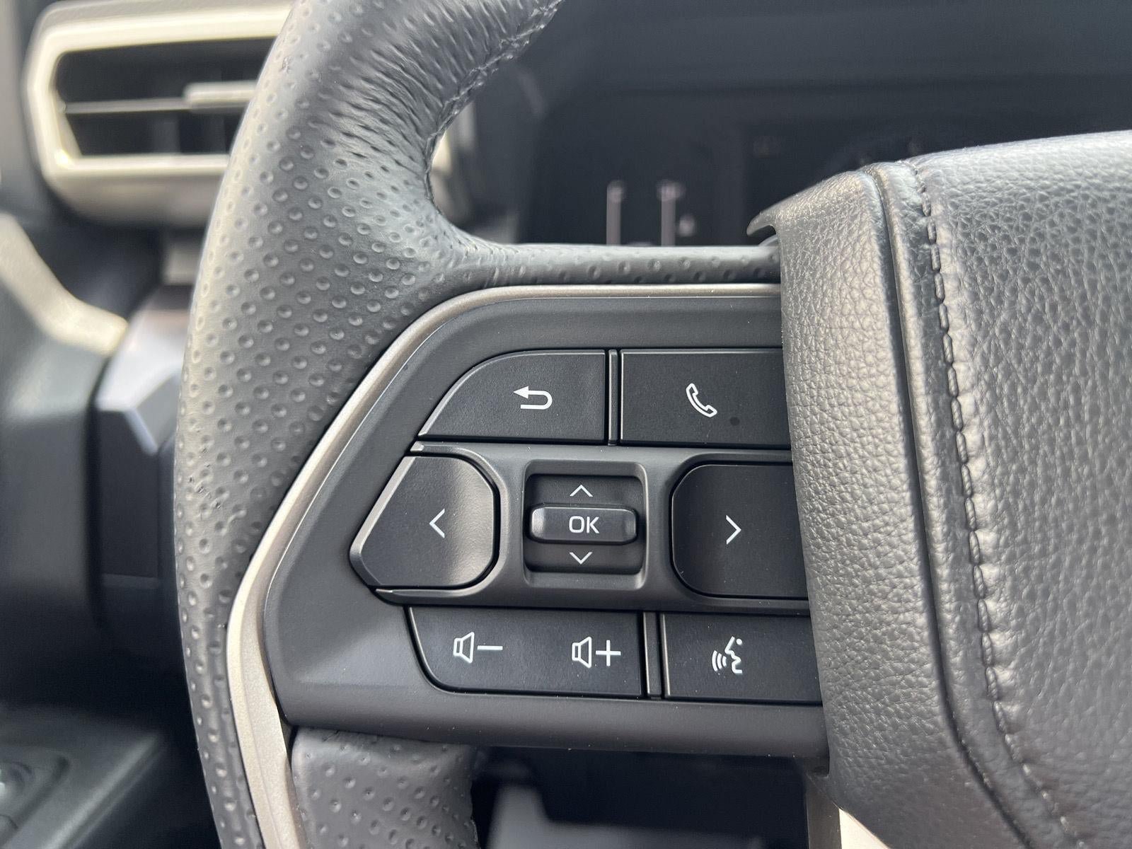 Used 2025 Toyota 4Runner SR5 AWD/4WD image 22
