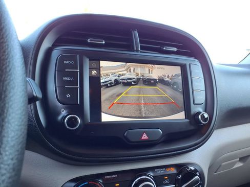 Certified 2025 Kia Soul LX w/ LX Technology Package FWD image 16