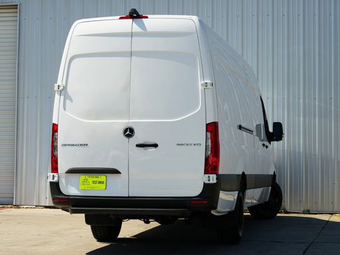 Used 2024 Mercedes-Benz Sprinter 3500 image 5