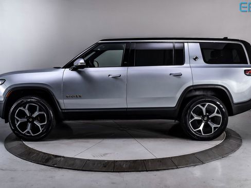 Used 2023 Rivian R1S Adventure image 3