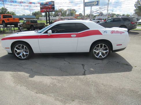 Used 2016 Dodge Challenger SXT Plus image 2