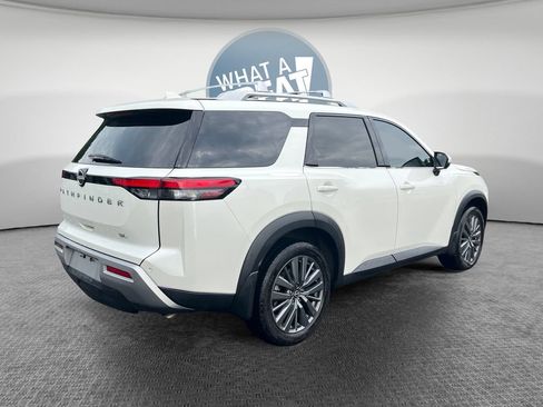 Used 2024 Nissan Pathfinder SL w/ SL Premium Package FWD image 3