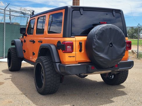 Used 2023 Jeep Wrangler Unlimited Rubicon 4xe w/ Cold Weather Group AWD/4WD image 7