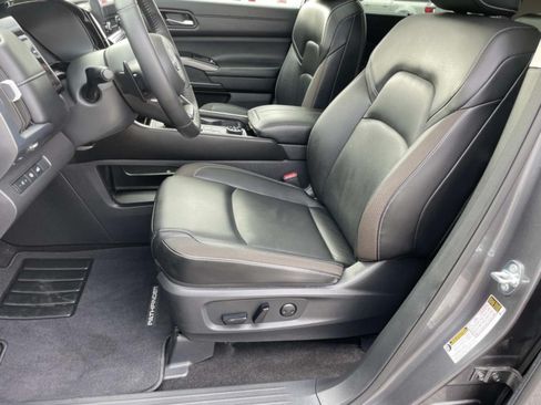 Used 2025 Nissan Pathfinder SL w/ SL Premium Package AWD/4WD image 24