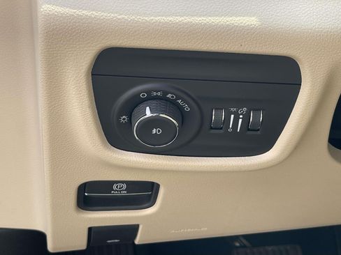 Used 2023 Jeep Grand Cherokee Limited RWD image 18