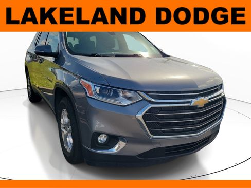 Used 2021 Chevrolet Traverse LT image 1