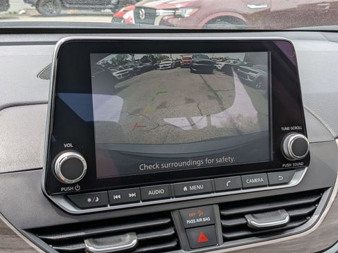 Used 2025 Nissan Altima 2.5 SV FWD image 18