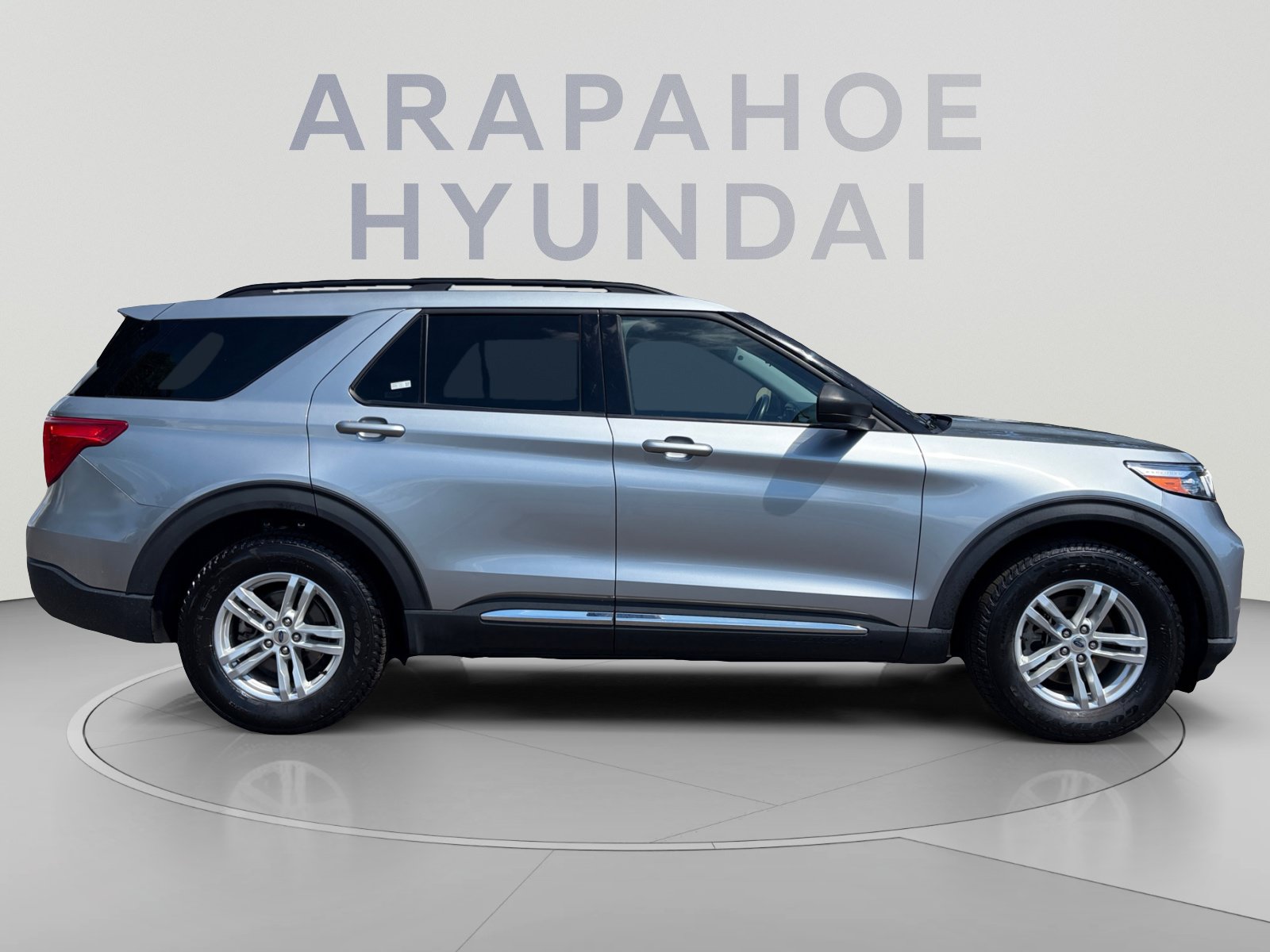 Used 2022 Ford Explorer XLT w/ Equipment Group 202A AWD/4WD image 6