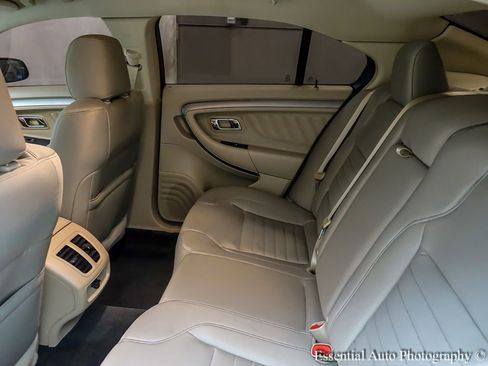 Used 2018 Ford Taurus SE image 11