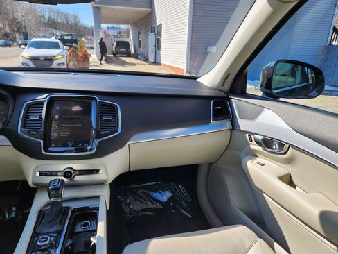 Used 2017 Volvo XC90 T5 Momentum w/ Vision Package image 31