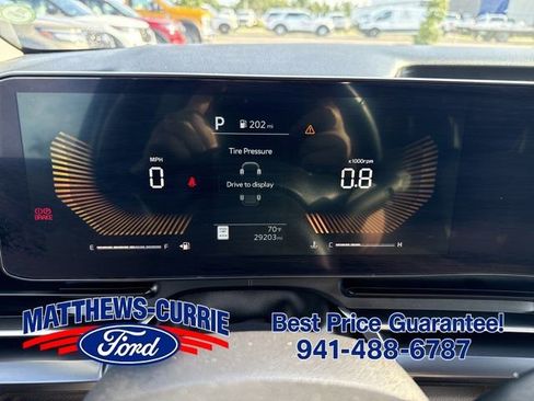 Used 2025 Kia Carnival FWD image 16