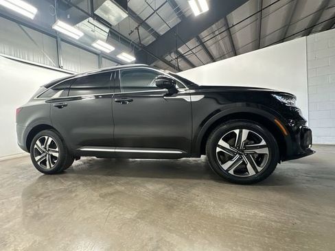 Used 2023 Kia Sorento EX image 3