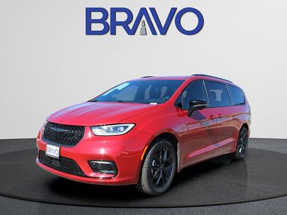 Used 2025 Chrysler Pacifica Limited