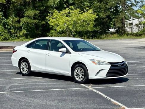 Used 2017 Toyota Camry LE FWD image 10