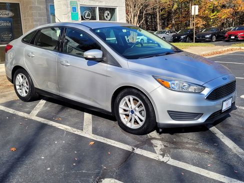 Used 2017 Ford Focus SE image 10