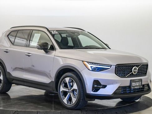 Certified 2026 Volvo XC40 B5 Plus AWD/4WD image 6
