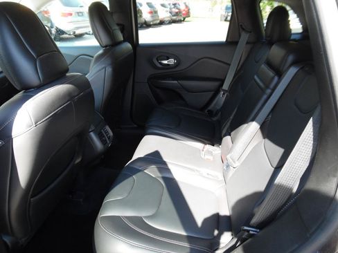 Used 2017 Jeep Cherokee Limited FWD image 20
