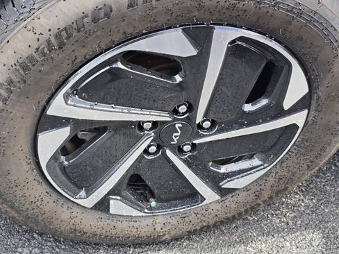 Used 2025 Kia Sportage LX FWD image 9