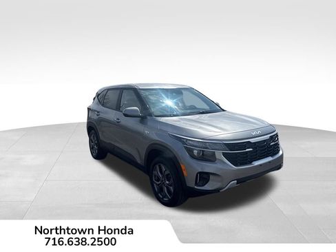 Used 2024 Kia Seltos LX AWD/4WD image 1