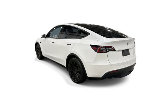 Certified 2023 Tesla Model Y Long Range AWD/4WD image 4
