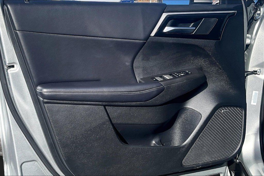 Used 2025 Mitsubishi Outlander SE AWD/4WD image 22