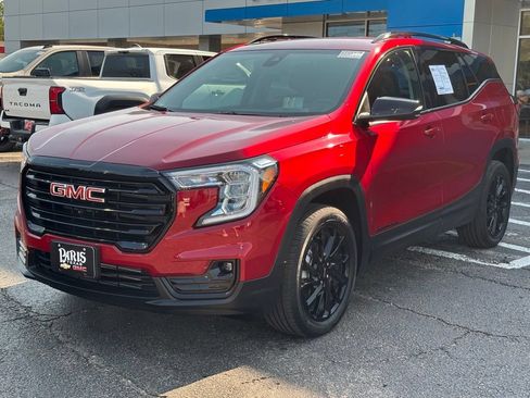 Used 2024 GMC Terrain SLT w/ Infotainment Package II AWD/4WD image 3