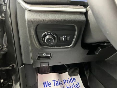 Used 2023 Jeep Grand Cherokee Limited image 18