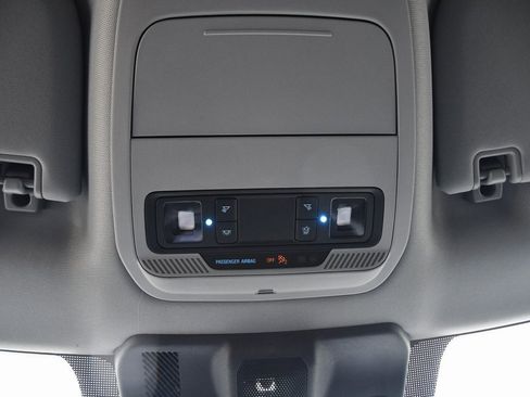 Used 2025 Ford F150 Lightning XLT image 25