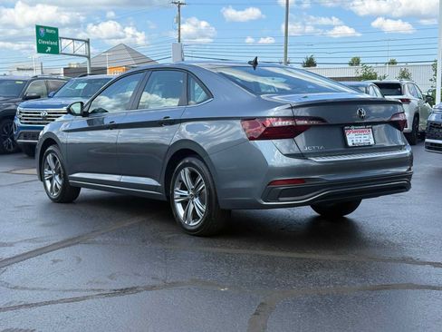 Certified 2023 Volkswagen Jetta SE w/ Panoramic Sunroof Package FWD image 6