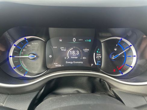 Used 2024 Chrysler Pacifica Select image 21