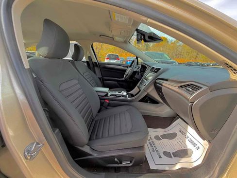 Used 2019 Ford Fusion SE image 14