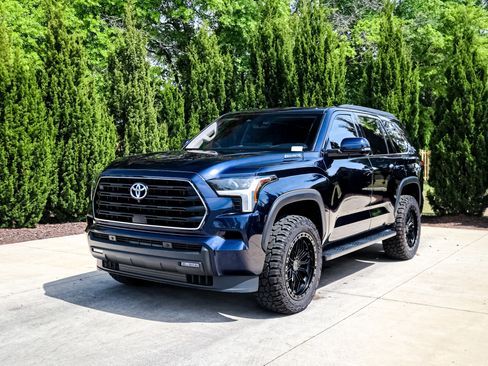 Used 2024 Toyota Sequoia SR5 w/ SR5 Premium Package image 5