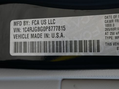 Used 2023 Jeep Grand Cherokee Limited w/ Luxury Tech Group II image 17