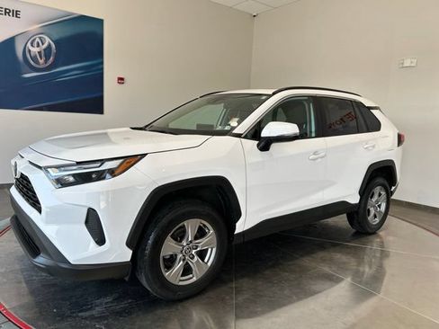 Used 2023 Toyota RAV4 XLE w/ Convenience Package FWD image 2
