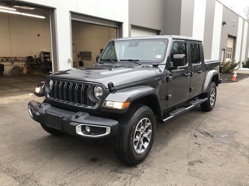 Used 2024 Jeep Gladiator Sport image 10
