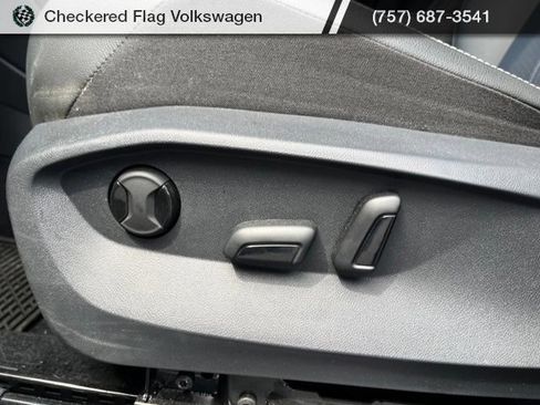 Used 2024 Volkswagen Tiguan SE AWD/4WD image 24