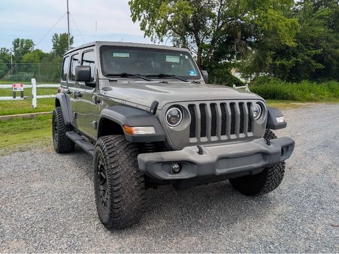 Used 2018 Jeep Wrangler Unlimited Sport S AWD/4WD image 3