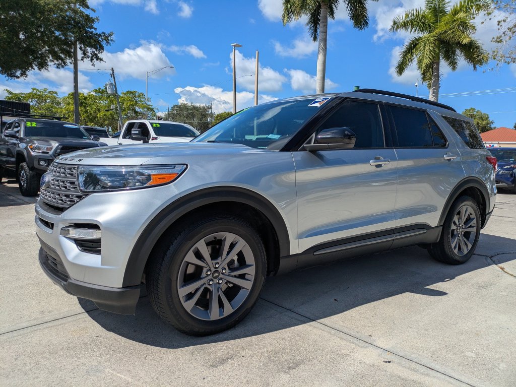 Used 2023 Ford Explorer XLT w/ Equipment Group 202A RWD image 7
