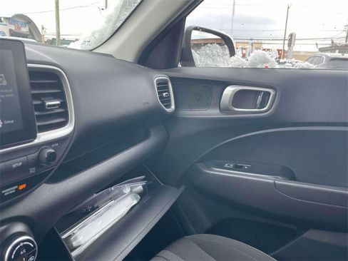 Used 2023 Hyundai Venue SEL image 33