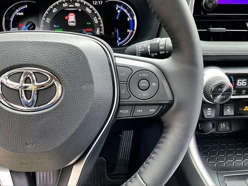 Used 2025 Toyota RAV4 XLE image 11