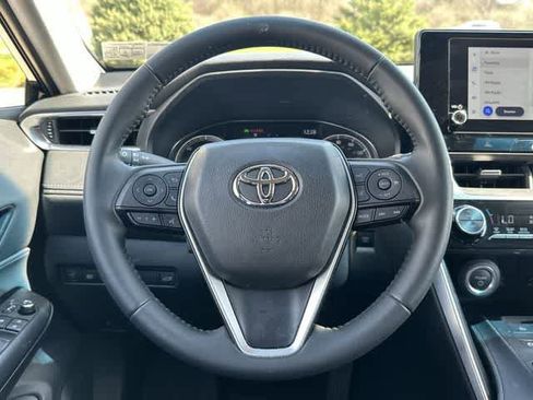 Used 2024 Toyota Venza LE image 7