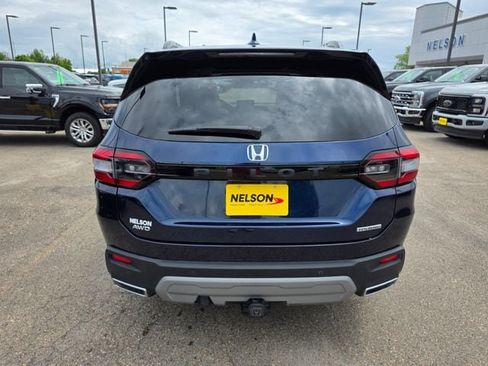 Used 2025 Honda Pilot Touring image 10