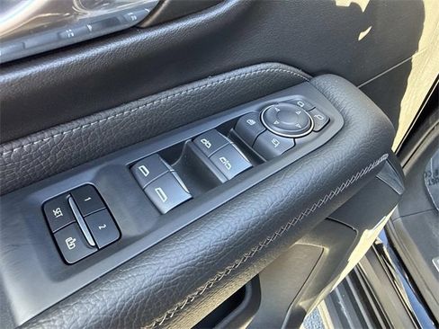 Used 2024 GMC Yukon Denali w/ Advanced Technology Package image 9