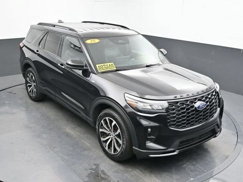 Used 2025 Ford Explorer ST-Line AWD/4WD image 40