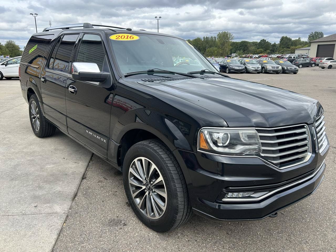 Used 2016 Lincoln Navigator L Select AWD/4WD image 3
