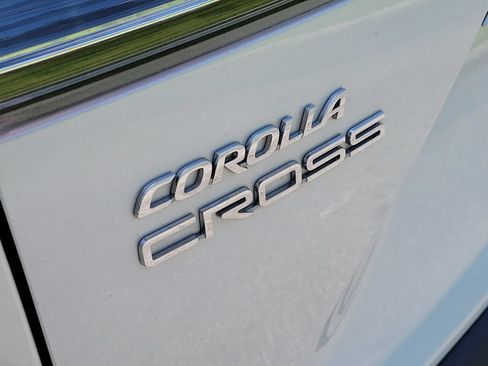 Used 2024 Toyota Corolla Cross XLE w/ Convenience Package AWD/4WD image 5