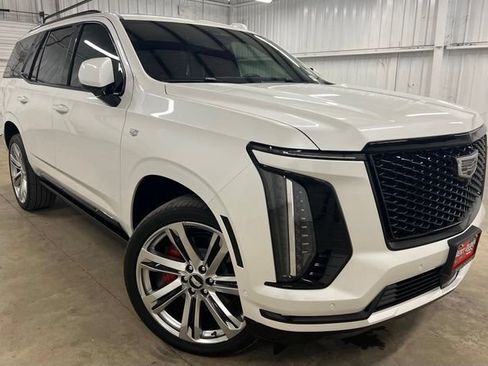 Used 2025 Cadillac Escalade Sport Platinum AWD/4WD image 1