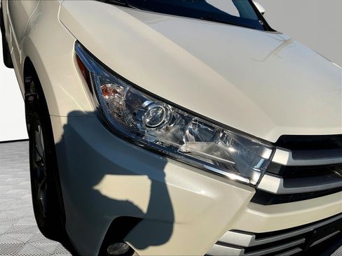 Used 2019 Toyota Highlander XLE w/ Protection Package #3 FWD image 32