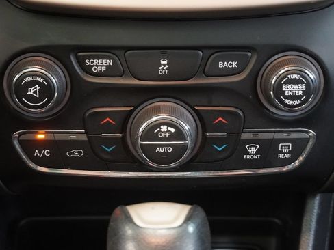 Used 2016 Jeep Cherokee Latitude w/ Comfort/Convenience Group AWD/4WD image 24